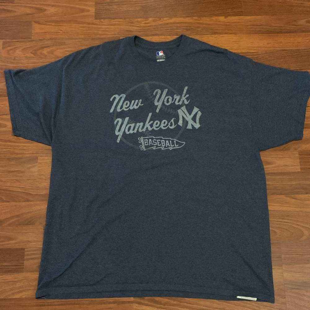 Genuine Merchandise New York Yankees Gray T-Shirt